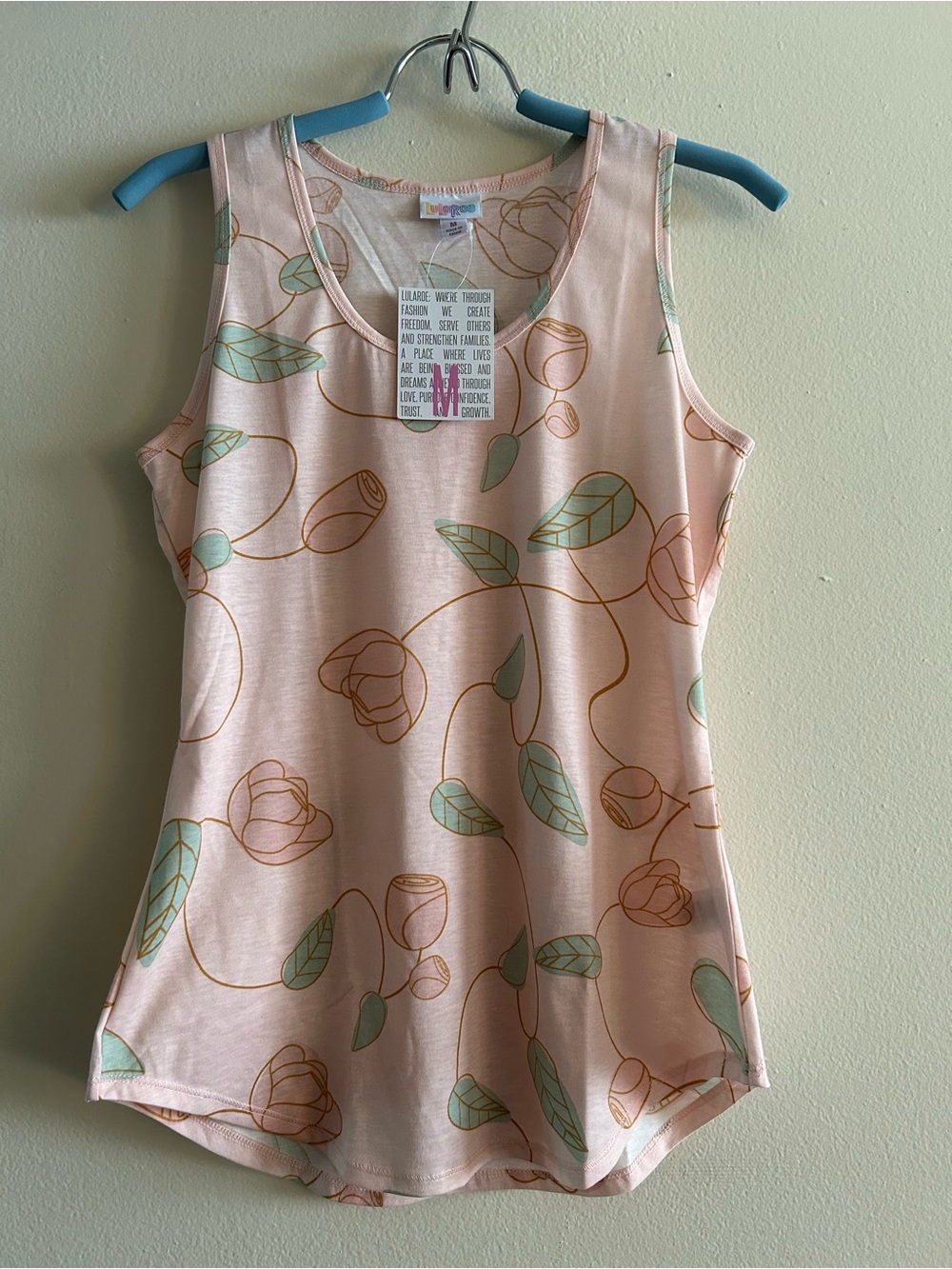 NWT! Lularoe tank top size M pink floral runs small